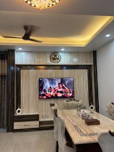 Luxury Downtown Stay AirportView