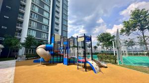 121 Residences by manatidur Near One Utama