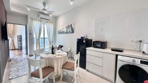 121 Residences by manatidur Near One Utama