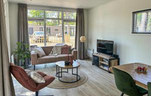 Stunning Home In Hellendoorn With Wifi