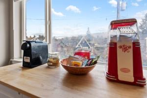 Modern 4BD home in Ballard with AC, pet-friendly