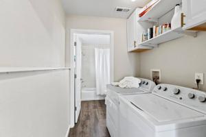 Modern 4BD home in Ballard with AC, pet-friendly