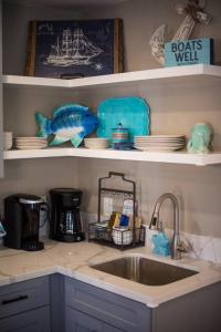 #753Coastal Anchor Suite!GroundLevelParkingGrill