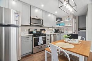 #753Coastal Anchor Suite!GroundLevelParkingGrill