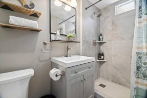 #753Coastal Anchor Suite!GroundLevelParkingGrill