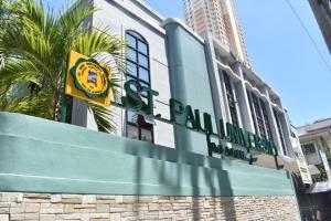 19f w NFLIX & BALCONY NEAR ROB, PGH, ACC USM&SLMC