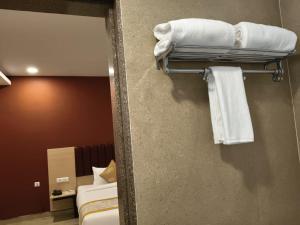 Hotel Grand Continent - HiTec City, Laxmi Cyber City, Hyderabad