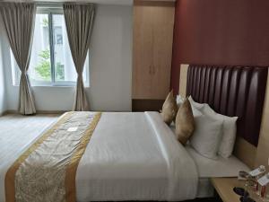 Hotel Grand Continent - HiTec City, Laxmi Cyber City, Hyderabad