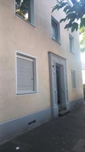 City Apartment 1#Netflix &Wlan &Kingsize Bett &Kaffee Maschine & Zentral & 500m Innenhafen & 2 min U Bahn