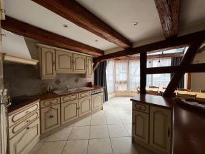 Maisons de vacances Gite aux 2 vignes - Grande maison ideale en famille ou entre amis : Maison 4 Chambres