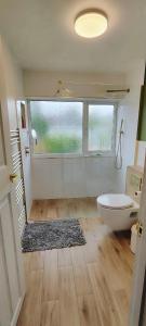 Spacious 3 Bed I Patio I By River and Hampton Court