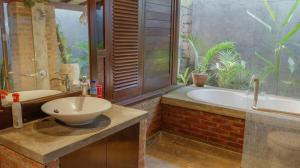 Perwira Wood Villa with 2BR Pool&Scenic View