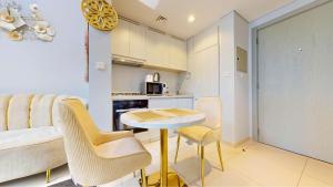 1BR Retreat with Panoramic City View -Business Bay