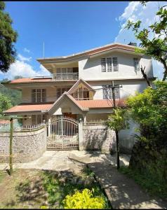 Ronglyang Villa Homestay Near MG Road