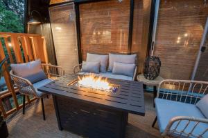 Sequoia A-frame Nirvana: Modern + Views + Hot Tub