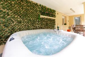 Appartements Le Jardin Secret Nature Spa parking jardin 1500m2 : photos des chambres