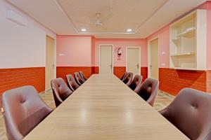 Madstays Hotel - Medicity Near Medanta Hospital