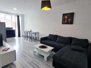 Esther Apartment - elevator, balcony, free private parking, self check-in