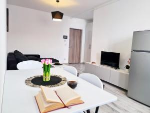 Esther Apartment - elevator, balcony, free private parking, self check-in