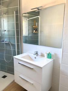 Appartements Mauguio Arty Cosy Wifi Netflix AC : photos des chambres