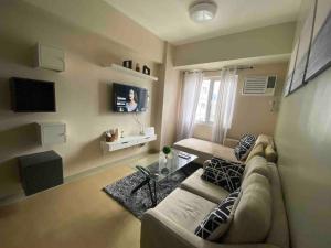 1BR-unit in central BGC