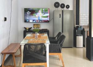 Tropical Pool Villa Canggu - Ololoca Berawa