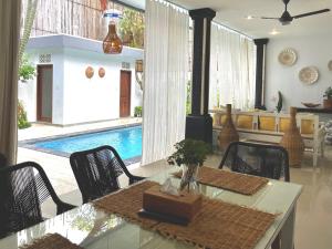 Tropical Pool Villa Canggu - Ololoca Berawa