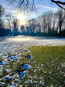 A double bedroom next to zuidplein metro station and Ahoy Arena Available for one person