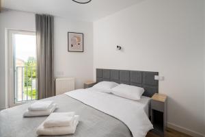 Praga Bliska Modern Apartment by BookingHost