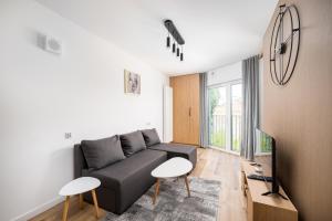 Praga Bliska Modern Apartment by BookingHost