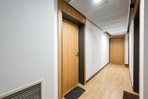 Praga Bliska Modern Apartment by BookingHost