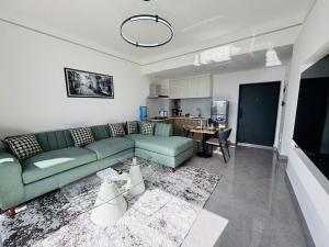 Sky-High 1BR, Luxury Luxe