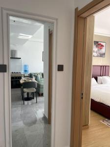 Sky-High 1BR, Luxury Luxe