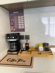 Sky-High 1BR, Luxury Luxe