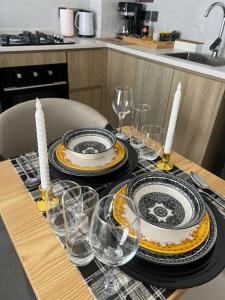 Sky-High 1BR, Luxury Luxe