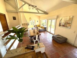 Maisons de vacances Maison en pierre Les Chardonnerets avec piscine : photos des chambres