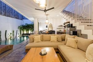 Modern 3BDR Villa - Central Canggu - Walk to Finns & Atlas Beach Club