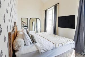 Modern 3BDR Villa - Central Canggu - Walk to Finns & Atlas Beach Club