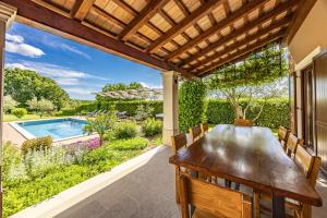 Villa Roza by Briskva