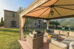 Tuscany villa with pool