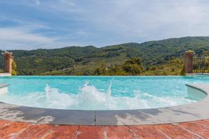 Tuscany villa with pool