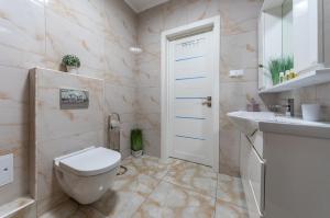 LUX Apartment near Arena City