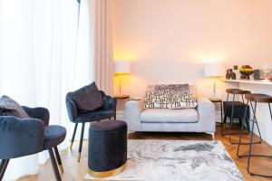 Cohost Partners Charming 2BR in Cardiff with Parking