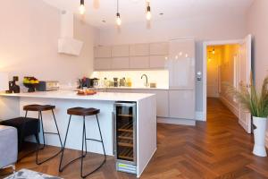 Cohost Partners Charming 2BR in Cardiff with Parking