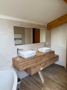 Villas Grand Mas provencale renove avec piscine : photos des chambres