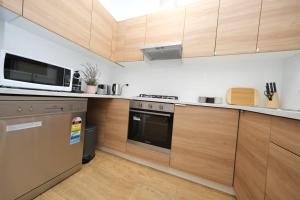Sydney Stunning 4 bed 4 bathroom at Auburn