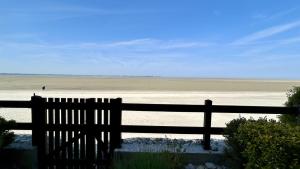 Les Pieds dans le Sable – Appartement Unique avec Accès Direct à la Plage du Crotoy