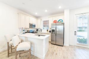 Flip Inn Paradise Cottage With Private Hot Tub Near Disney With Margaritaville Resort & Island H2O Access - 8004Sb