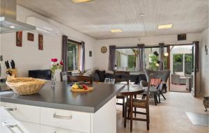 Gorgeous Home In Ålbæk With Wifi