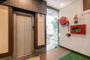 Treebo Riddhi Paradise - 15 mins from Airport